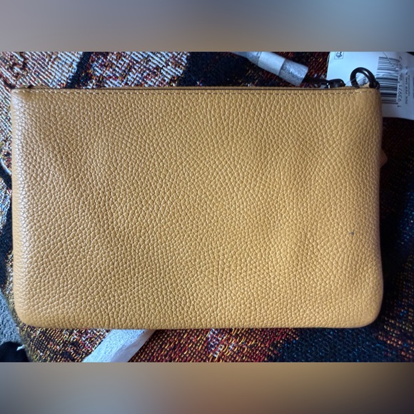 LAST ONE NWT Coach large Wristlet Honeycomb - Picture 8 of 10